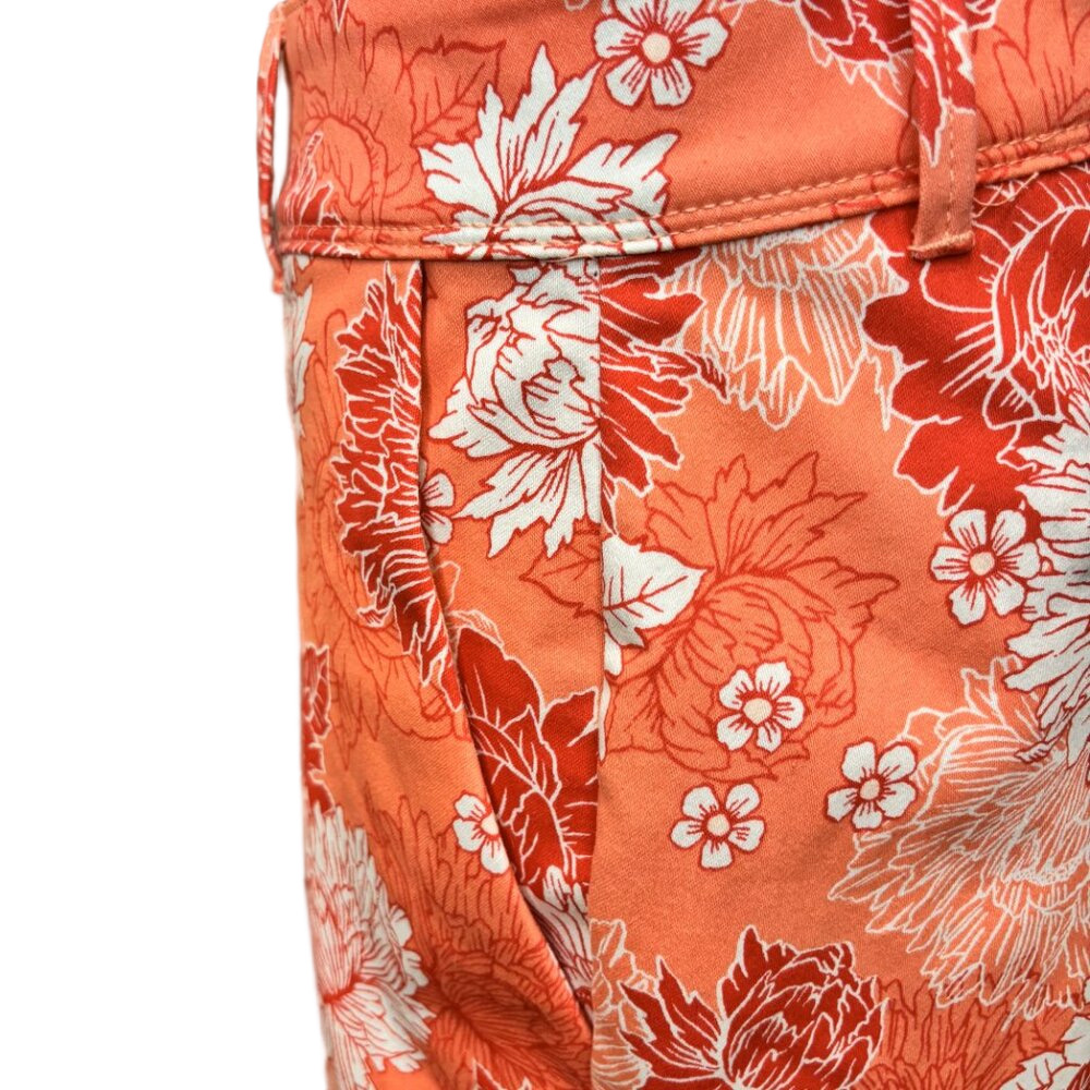 Isaac Mizrahi Tailored Coral Shorts, white & Red floral print, soft feel. size 6 - Picture 6 of 9